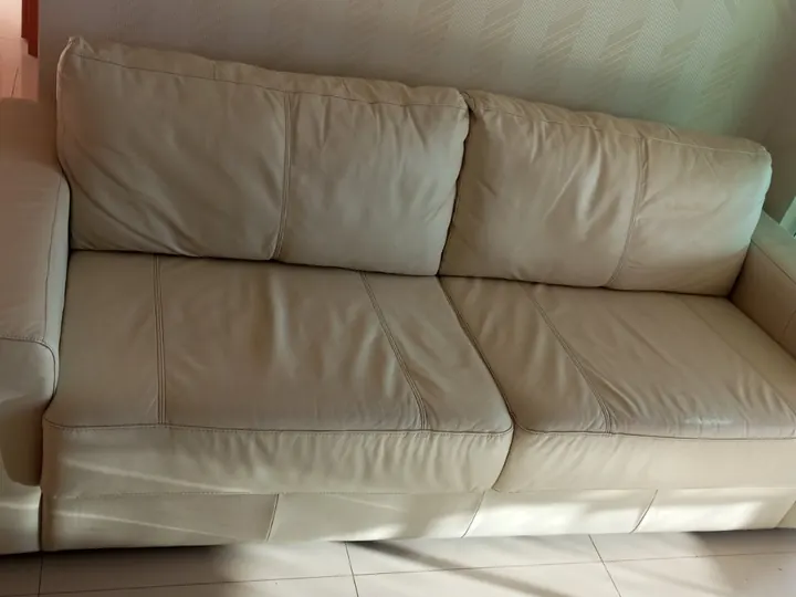 Sofá de couro de 2 lugares depois da limpeza, Setor Bueno
