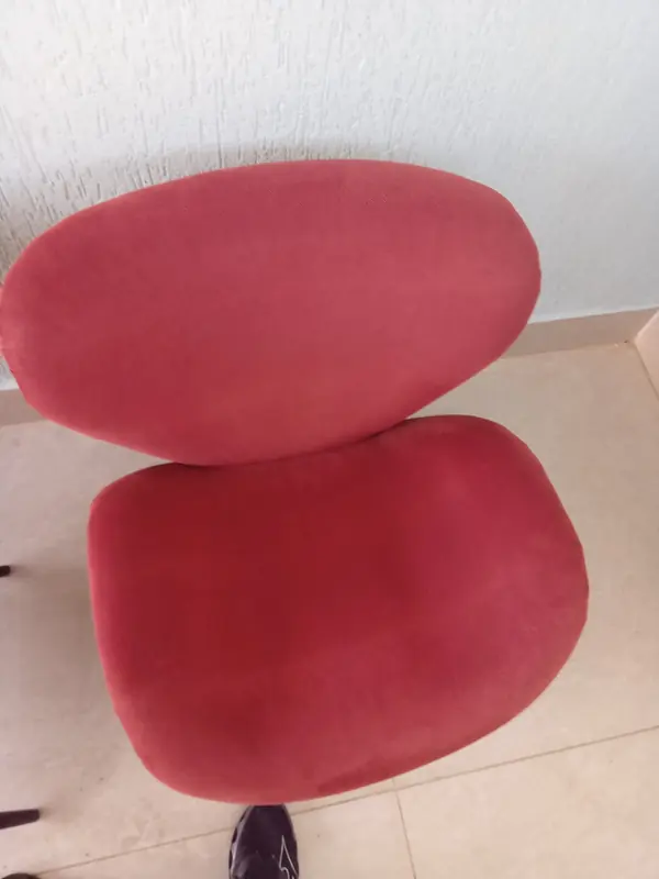 Poltrona vermelha depois da limpeza, Jardim Bela Vista, Aparecida de Goiânia