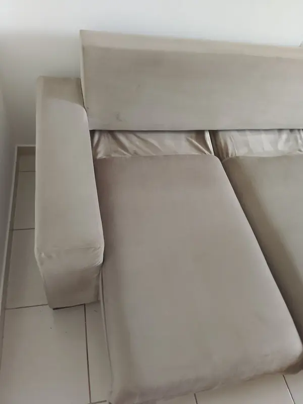 Chaise de sofá bege depois da limpeza, Setor Bela Vista