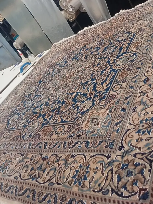 Tapete persa depois da lavagem, Nova Suíça