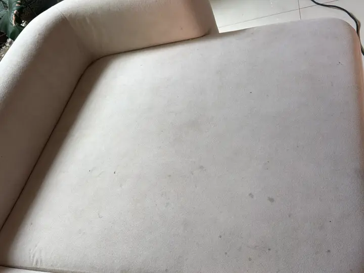Sofá de 3 lugares com chaise antes da limpeza, Goiânia 2